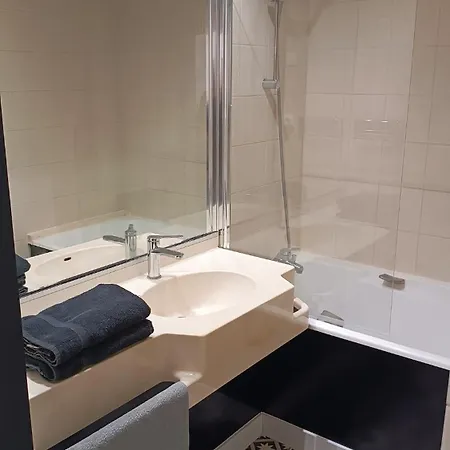 Le World, 3 Minutes From Futuroscope